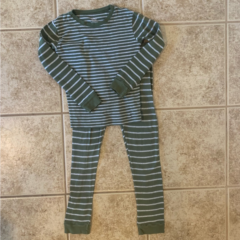 Carter’s Boys Olive/Gray Two Piece Pajamas, size 10